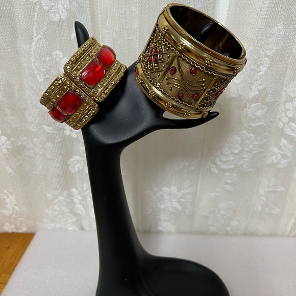 Bracelets set of (2) Gold & Red Hard Snap Closures  Pretty - Picture 1 of 3